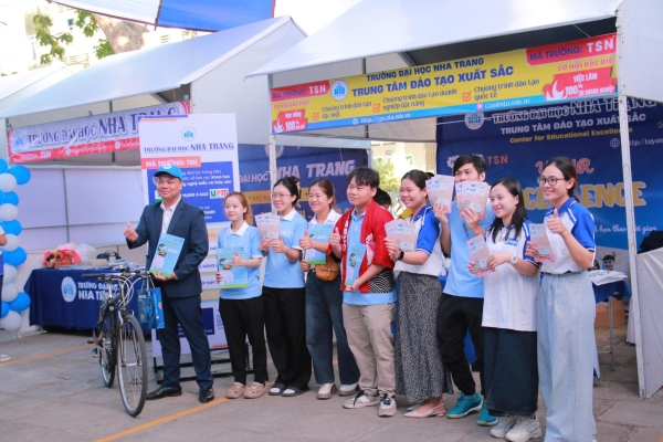 Trung tâm Đào tạo xuất sắc (CEE) tham gia Ngày hội tuyển sinh do Báo Thanh Niên tổ chức