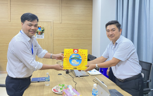 TS Đinh Đồng Lưỡng thăm, chúc Tết và làm việc đầu xuân tại Công ty TNHH Kỹ sư Công nghệ Cao Việt Nam (VHEC)