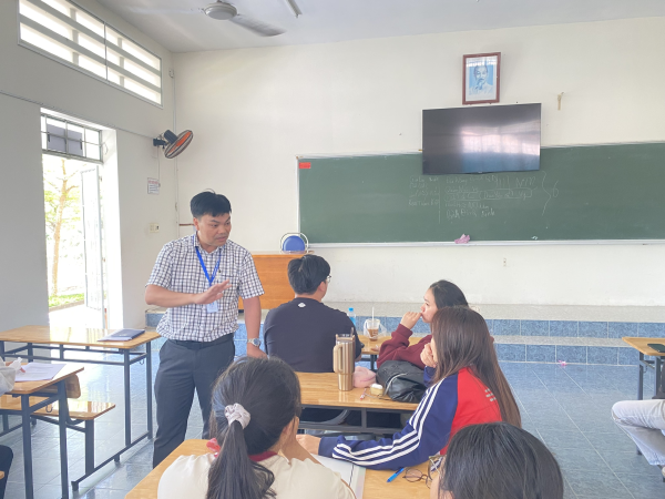 Gặp gỡ sinh viên lấy ý kiến triển khai học phần thực hành trải nghiệm ngành Du lịch