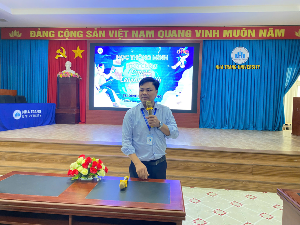 Trung tâm Đào tạo xuất sắc tổ chức tập huấn "Học tập thông minh hơn cùng AI''