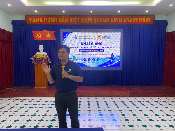 Trường Đại học Nha Trang khai giảng khóa đào tạo kiến thức bổ trợ cho sinh viên 65.CBTS-MP
