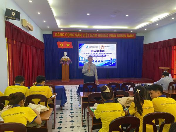 Trường Đại học Nha Trang khai giảng khóa đào tạo kiến thức bổ trợ cho sinh viên 65.CBTS-MP