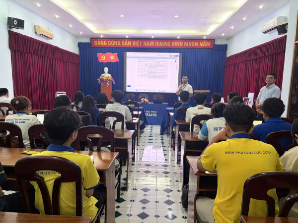 Trung tâm Đào tạo xuất sắc gặp mặt định kỳ Ban cán sự các lớp chương trình đào tạo đặc biệt năm học 2026 - 2027