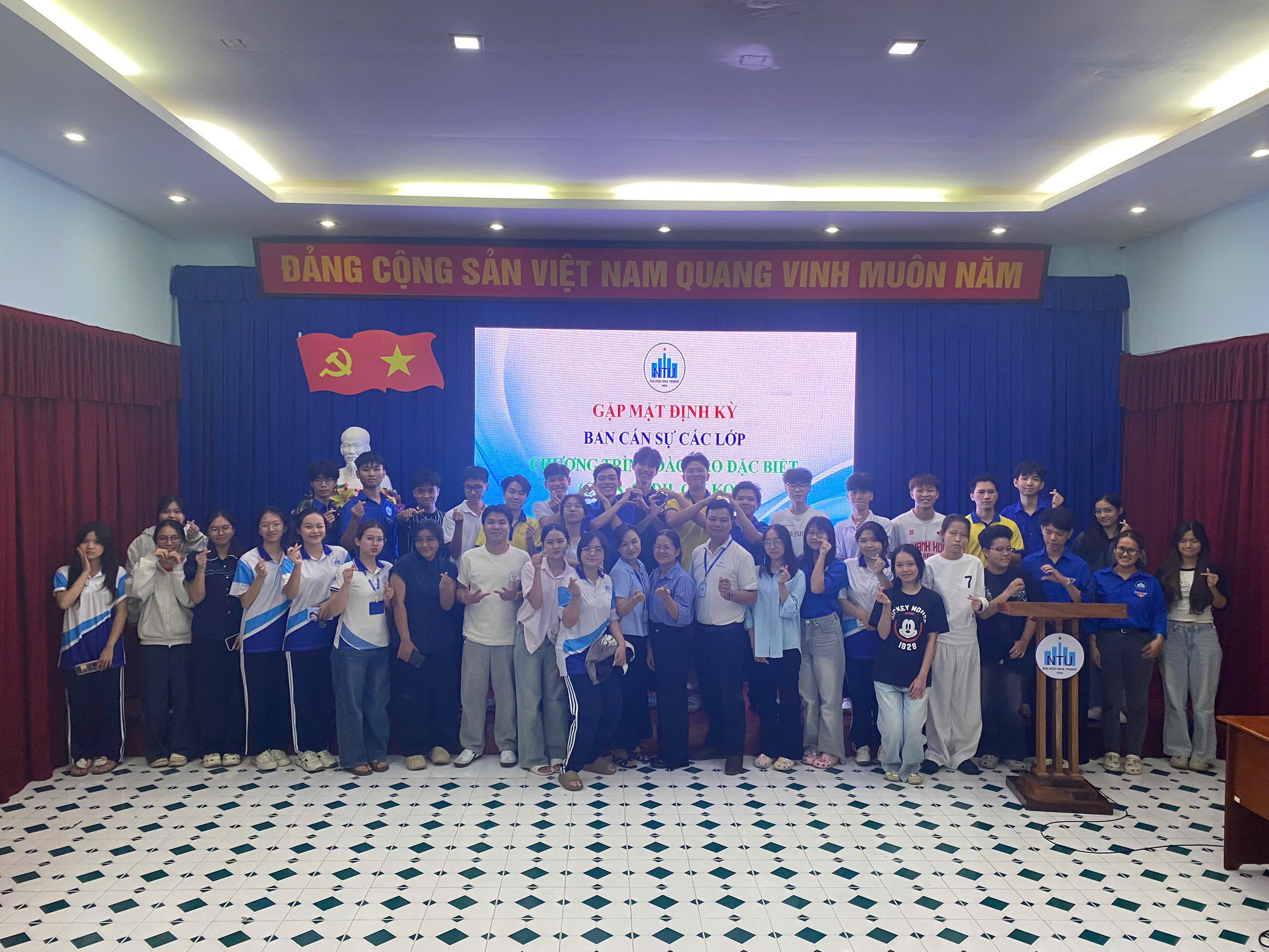 Trung tâm Đào tạo xuất sắc gặp mặt định kỳ Ban cán sự các lớp chương trình đào tạo đặc biệt năm học 2026 - 2027