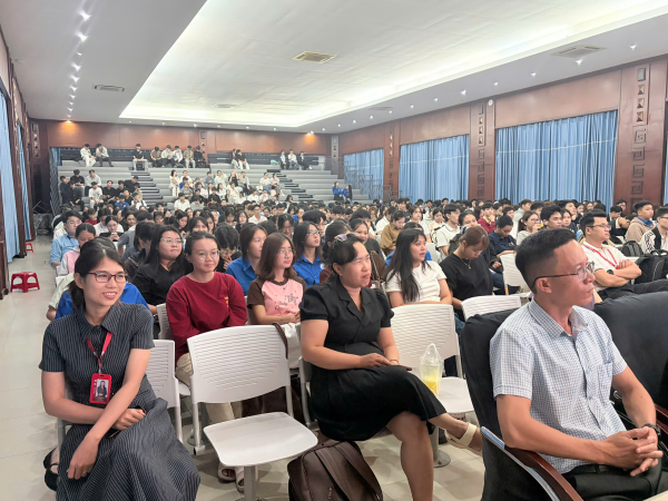 Trường Đại học Nha Trang gặp mặt đầu khóa sinh viên K68 các Chương trình đào tạo đặc biệt (xuất sắc, doanh nghiệp đặt hàng và liên kết quốc tế)