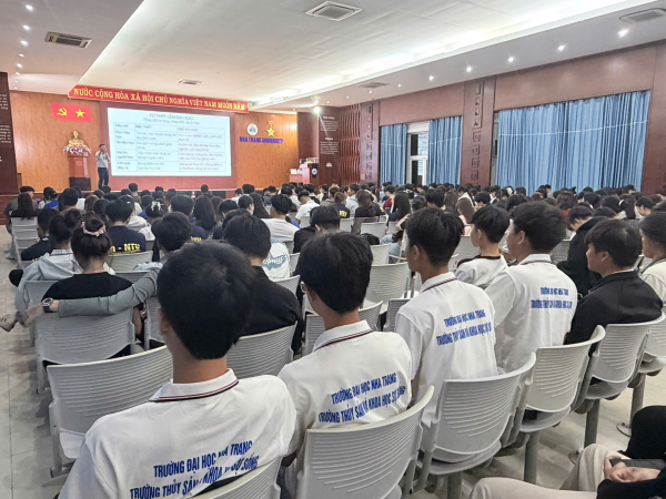Trường Đại học Nha Trang gặp mặt đầu khóa sinh viên K68 các Chương trình đào tạo đặc biệt (xuất sắc, doanh nghiệp đặt hàng và liên kết quốc tế)
