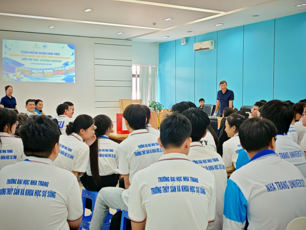 Sinh viên lớp 68.CBTS-HV, ngành Công nghệ chế biến thủy sản kiến tập tại Hải Vương Group
