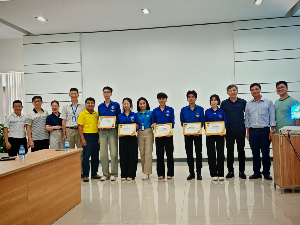 Sinh viên lớp 68.CBTS-HV, ngành Công nghệ chế biến thủy sản kiến tập tại Hải Vương Group
