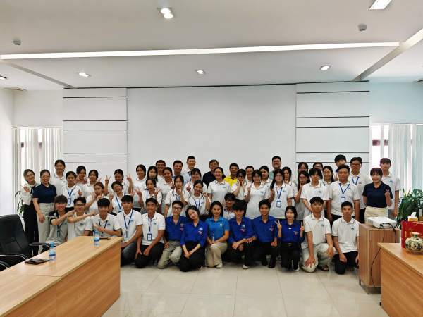 Sinh viên lớp 68.CBTS-HV, ngành Công nghệ chế biến thủy sản kiến tập tại Hải Vương Group